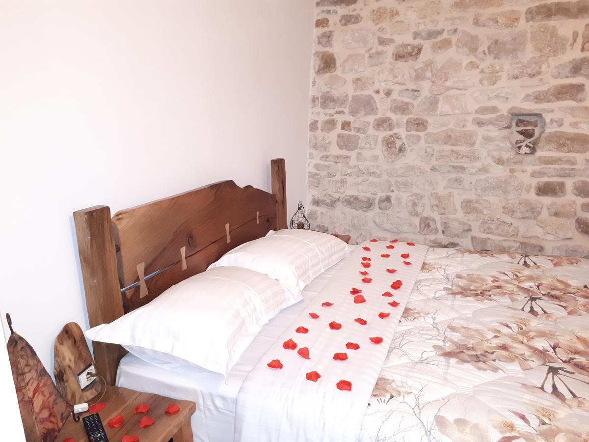 Hotel Omer Berat Exterior foto